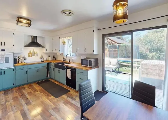 Warm And Cozy Retreat Holiday home *